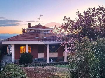 Case e ville in vendita di 306 m² in Strada Maddalena, 59