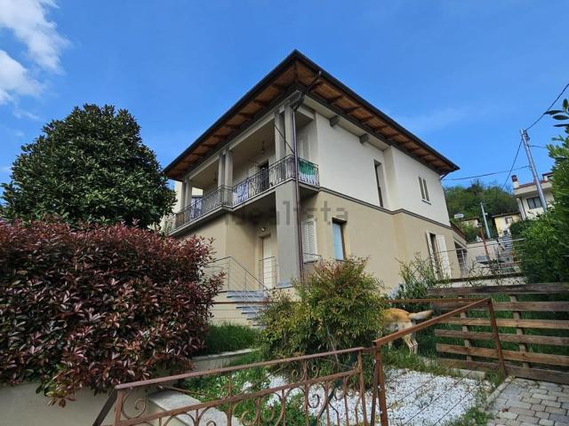 Case e ville in vendita di 307 m²