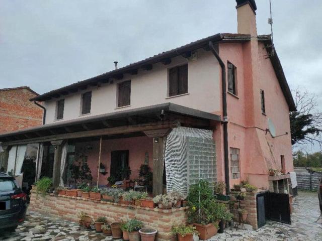 Case e ville in vendita di 307 m² in Via Case Rosse