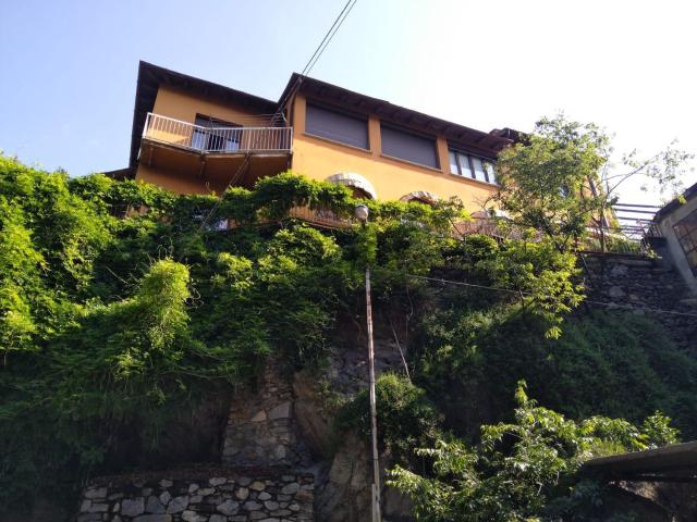 Case e ville in vendita di 307 m² in Via Visconti Venosta, 16