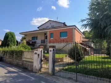 Case e ville in vendita di 307 m² in Via XXIV Maggio, 17