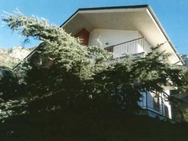 Case e ville in vendita di 307 m² in Frazione Chavod, 17