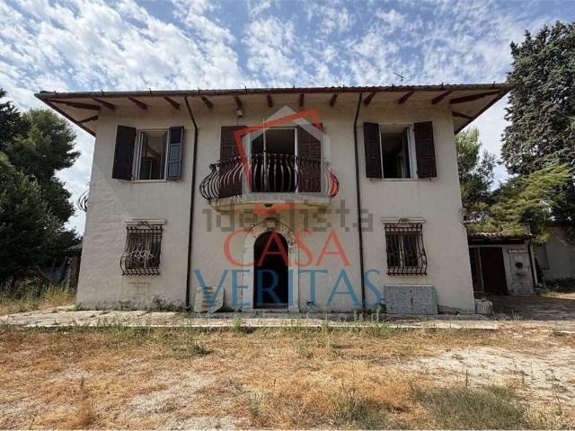 Case e ville in vendita di 308 m²