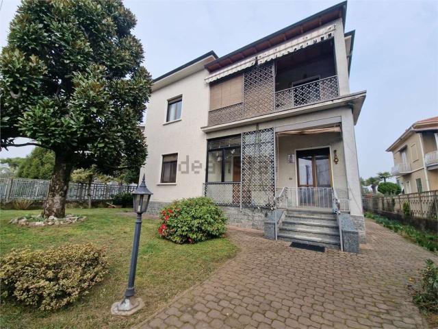 Case e ville in vendita di 308 m² in Via Arno, 24