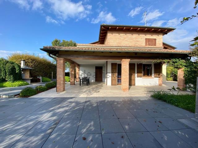 Case e ville in vendita di 308 m² in Via Galante