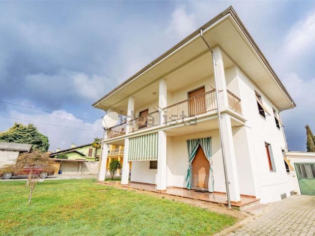 Case e ville in vendita di 308 m² in Via Giosue Carducci, 20