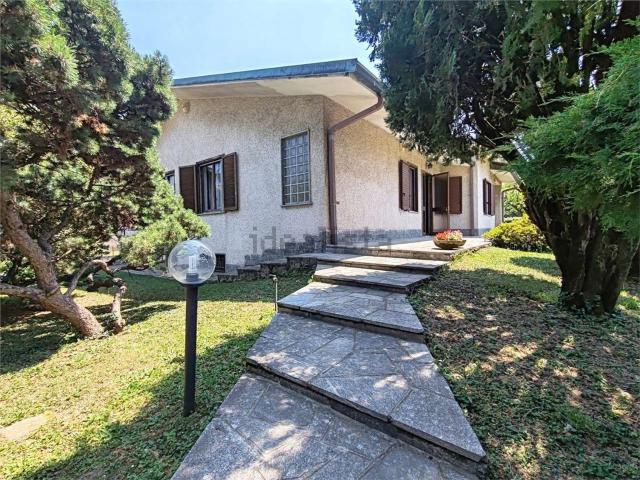 Case e ville in vendita di 308 m² in Via Enrico Toti, 120