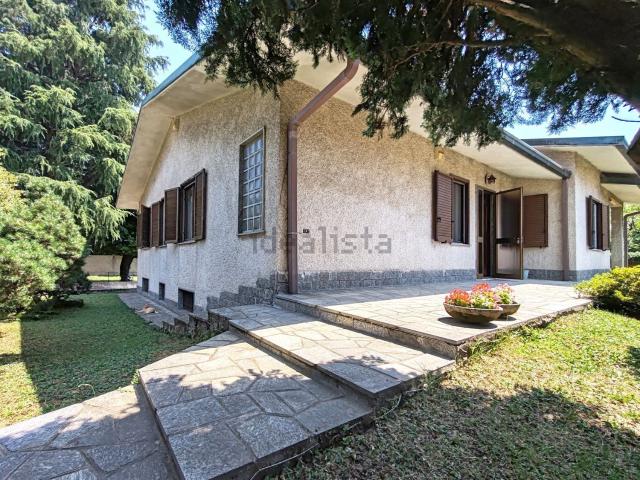 Case e ville in vendita di 308 m² in Via Enrico Toti, 120