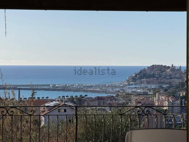 Case e ville in vendita di 308 m² in Via Fanny Roncati Carli, 77