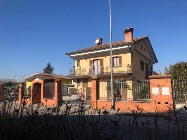 Case e ville in vendita di 308 m² in Via Laghetto, 3