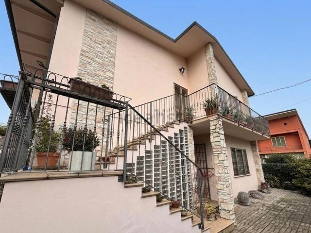 Case e ville in vendita di 308 m² in Via S.Rocco, 9