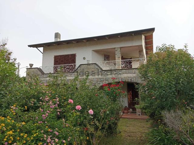 Case e ville in vendita di 309 m²
