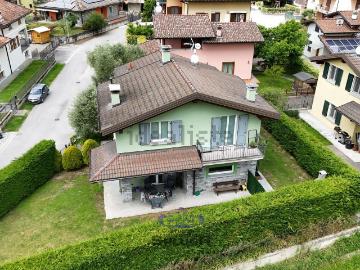 Case e ville in vendita di 309 m² in Via Colombaio, 16