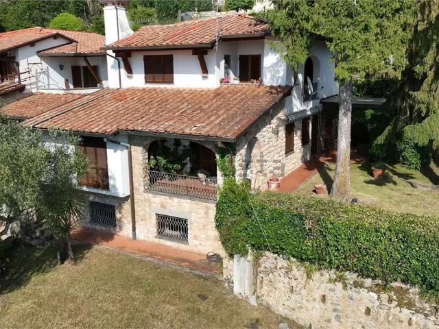 Case e ville in vendita di 309 m² in Via San Francesco, 2
