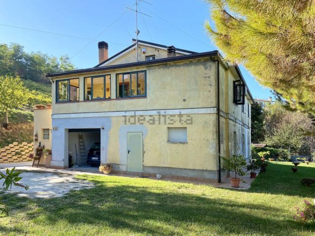 Case e ville in vendita di 309 m² in Contrada Messieri, 26