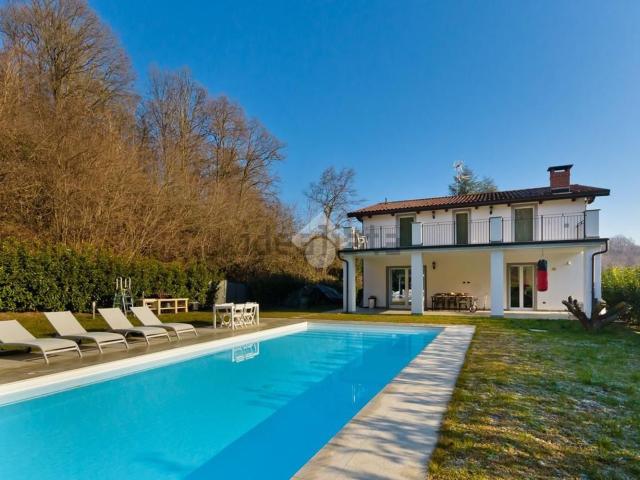 Case e ville in vendita di 309 m² in Strada Eremo, 67