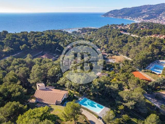 Case e ville in vendita di 310 m²