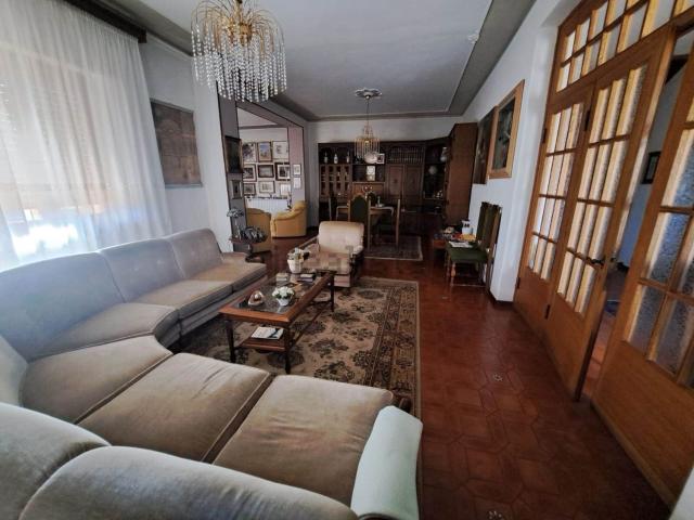 Case e ville in vendita di 310 m²