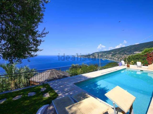 Case e ville in vendita di 310 m²