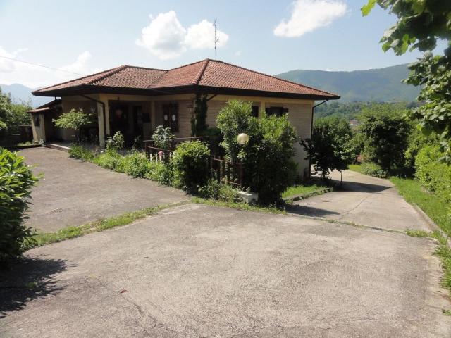 Case e ville in vendita di 310 m² in Via Colle Antico