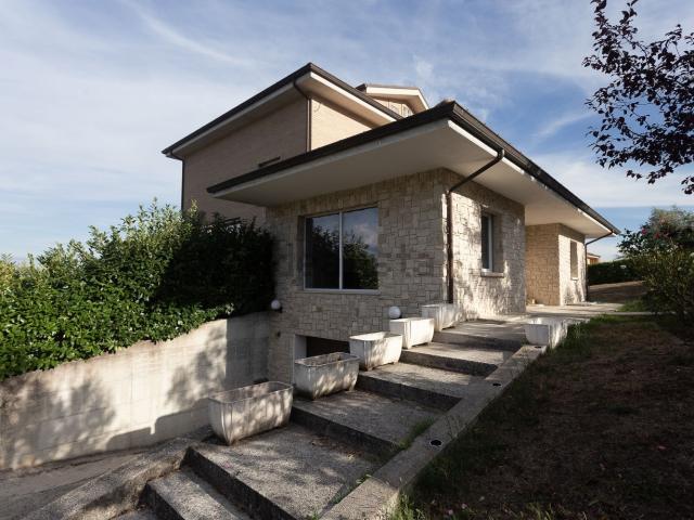 Case e ville in vendita di 310 m² in Via Colle dell&apos Orso, 55