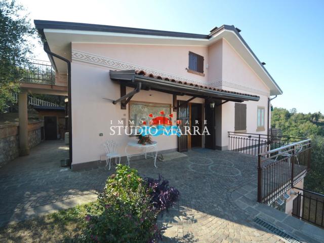 Case e ville in vendita di 310 m² in Via Costa dei Landò