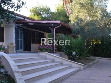 Case e ville in vendita di 310 m² in Via Capo Rizzuto