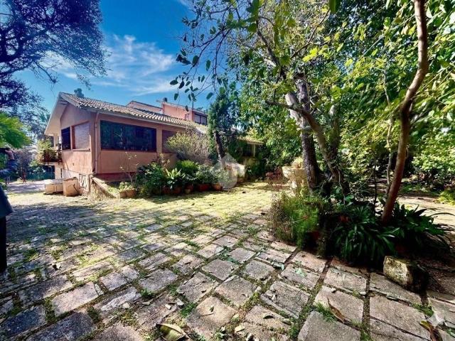 Case e ville in vendita di 310 m² in Via Clizio, 4