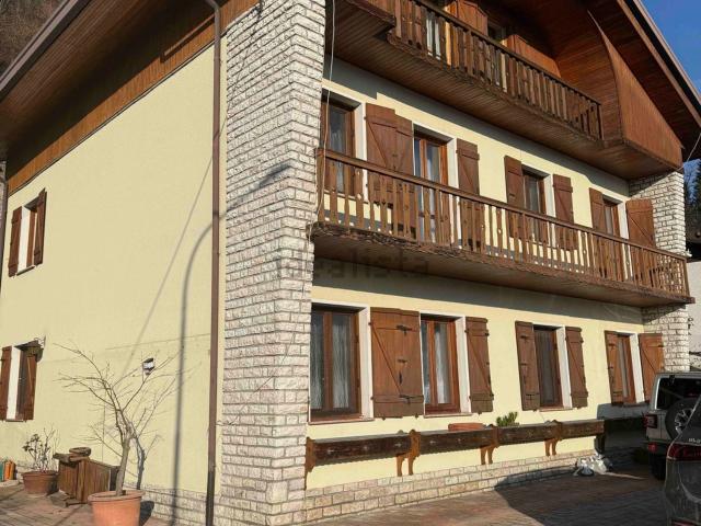 Case e ville in vendita di 310 m² in Via Belvedere