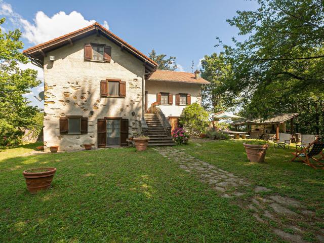 Case e ville in vendita di 310 m² in Via Buian, 10