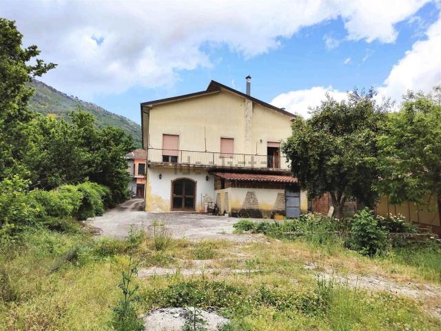 Case e ville in vendita di 310 m² in Via Buonuomini, 4