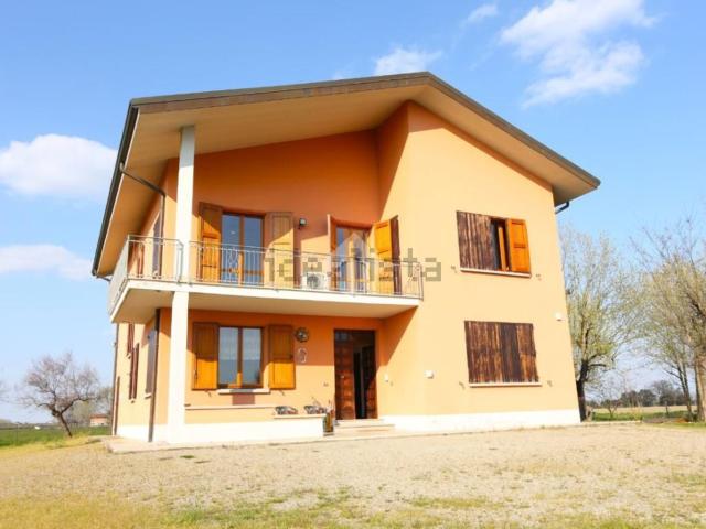 Case e ville in vendita di 310 m² in Via Giuseppe Garibaldi, 10