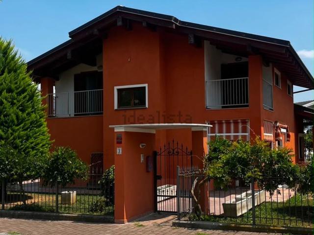 Case e ville in vendita di 310 m² in Via dei Ciliegi
