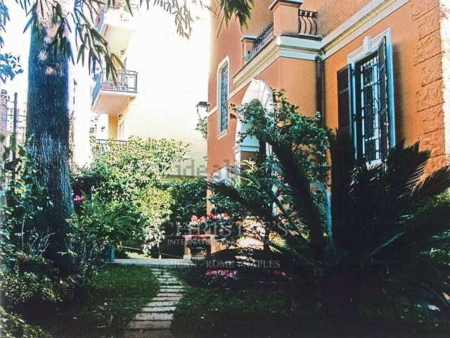 Case e ville in vendita di 310 m² in Via dei Giovi