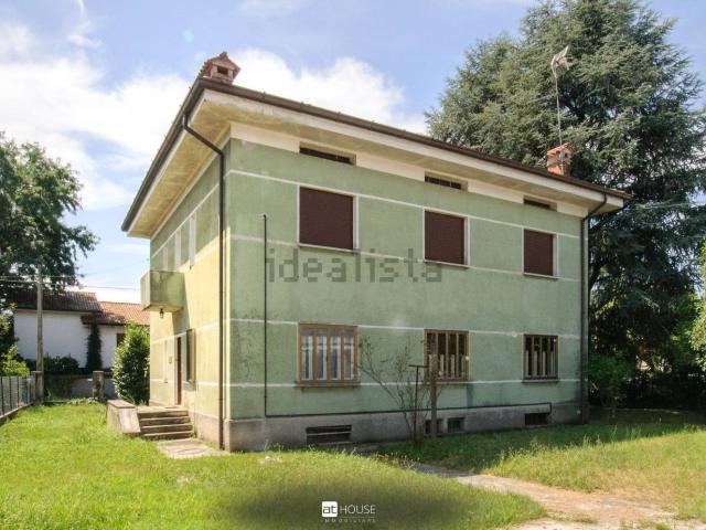 Case e ville in vendita di 310 m² in Via dei Pascoli, 33
