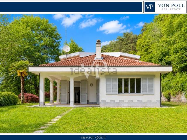 Case e ville in vendita di 310 m² in Via del Golf