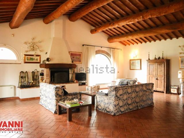 Case e ville in vendita di 310 m² in Via del Paratino