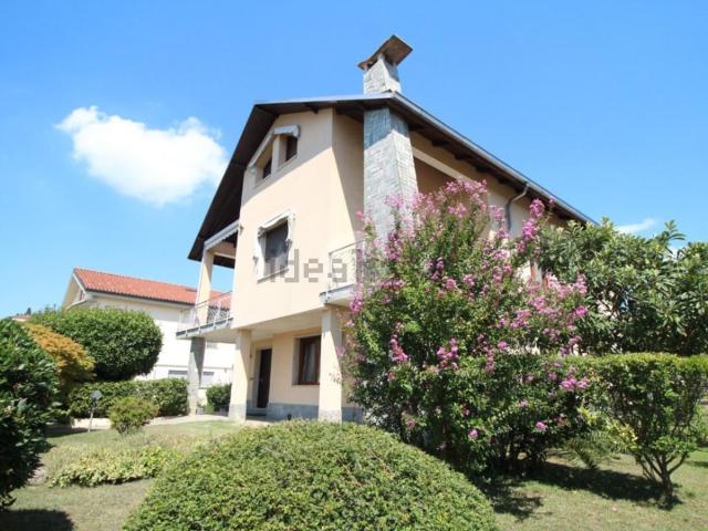 Case e ville in vendita di 310 m² in Via della Ginestra, 15