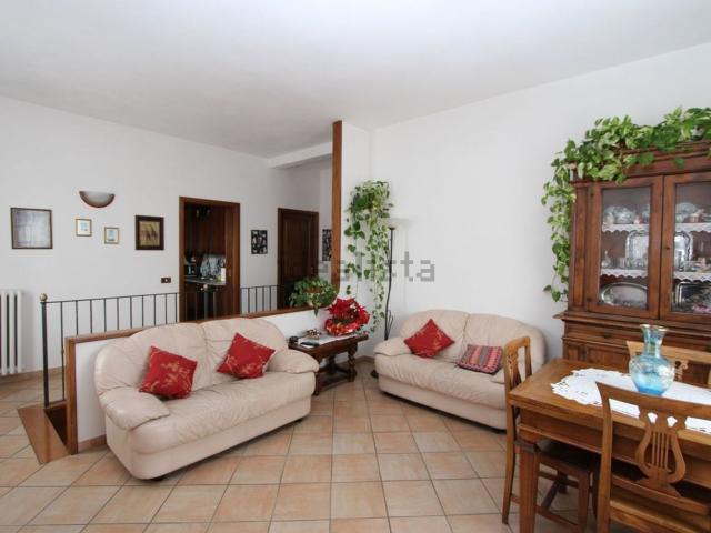 Case e ville in vendita di 310 m² in Via della Resistenza