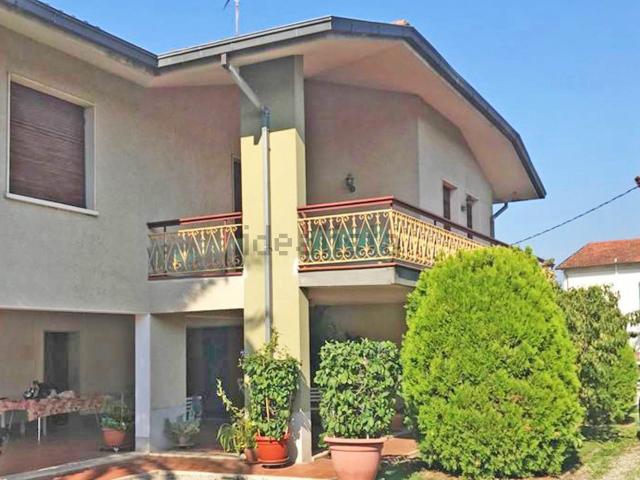 Case e ville in vendita di 310 m² in Via Forrone, 2