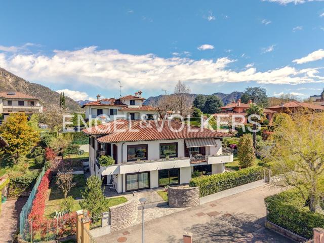 Case e ville in vendita di 310 m² in Via Fulda