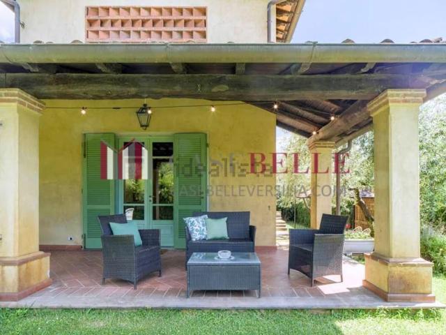 Case e ville in vendita di 310 m² in Via La Stretta, 55041