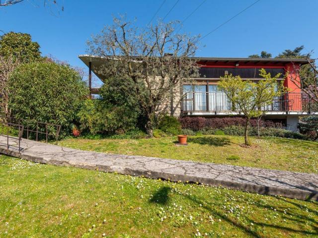 Case e ville in vendita di 310 m² in Via Lecco, 6