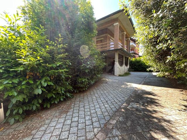 Case e ville in vendita di 310 m² in Via Legnano