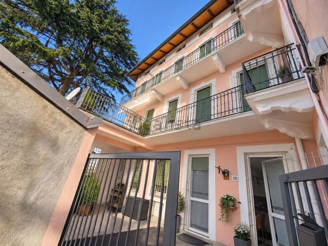 Case e ville in vendita di 310 m² in Via Luigi Cadorna