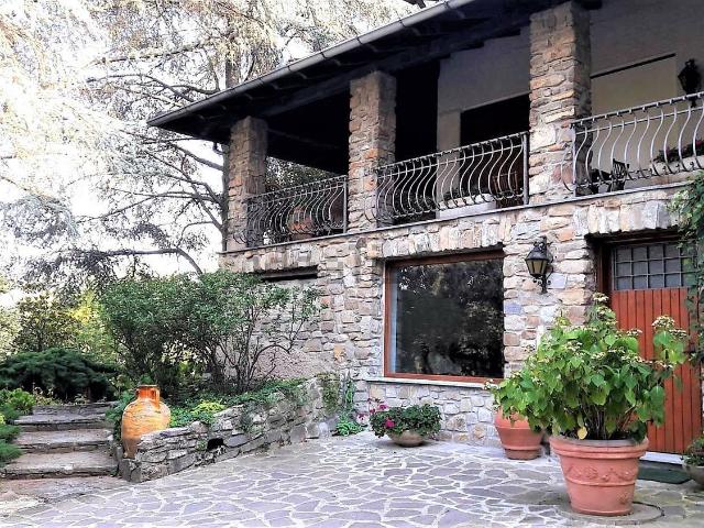 Case e ville in vendita di 310 m² in Via Moglialunga, 6