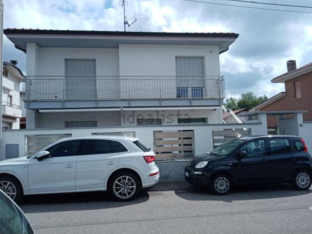 Case e ville in vendita di 310 m² in Via Sabotino