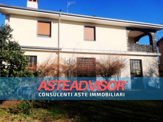 Case e ville in vendita di 310 m² in Via San Defendente, 8