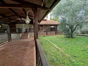 Case e ville in vendita di 310 m² in Via Serroni