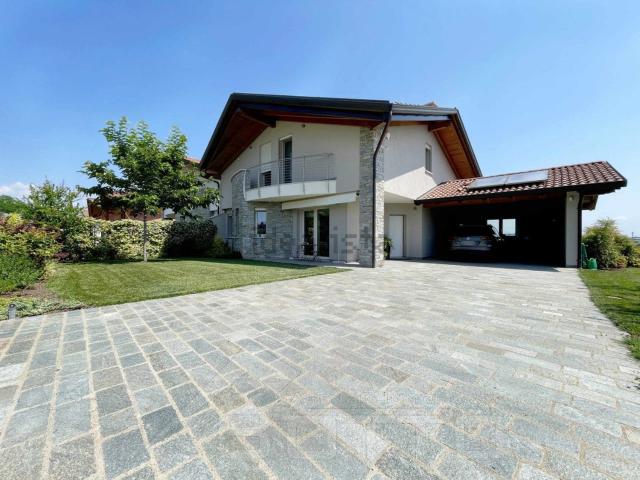 Case e ville in vendita di 310 m² in Via Panighera, 17